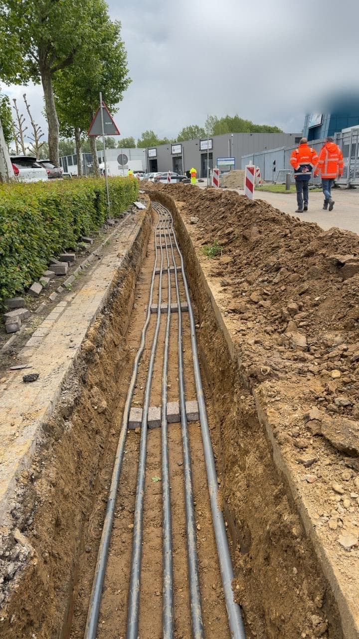 Monteurs van Pro Demirel Fiber bij kabelaanleg in Meerssen